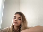 naughty_dreams_xo Recording show with new young baby May-2025