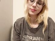 sharitaklemme Spy clit playing video show with a slutty blonde 2025-12-10