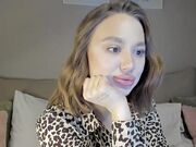 alisa_tiny New cam girl shows off her pussy for 100 tokens