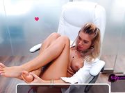 anyarayne - Graceful girl caresses wet clit