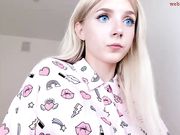 oh_honey_Sexy white tits in an online show