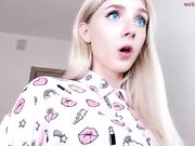 oh_honey_Sexy white tits in an online show