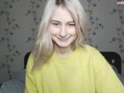 uni_lovee New PetitE girl playing nipples