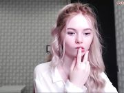 penelopa77 Naked online doll shows a shaved pussy