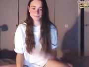 miley_k18 Playful skinny girl showing boobs in free show