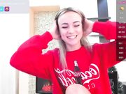 roxanjunk Cute teen model shows pussy