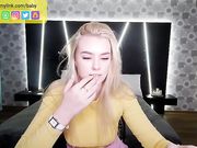 8a8y New recording show with a very cute blonde