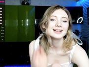 cantstop_cute Want to see her naked nipples