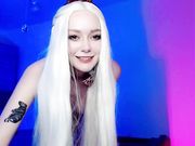 baby_misa Slim web blonde shows off her boobs
