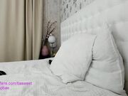 tia__moon Süße Brünette streichelt ihren geilen Kitzler