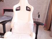 kwaayne Beautiful webcam blonde playing with a giant toy