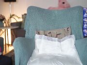 vanessa_de_ville MILF sniffs sneakers and masturbates clit