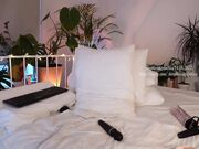 _deepthroatgalactica double penetration of fingers in me