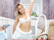 gloria_blush New camgirl on studio with the best models