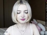 milinamarvelous Baby face girl suck huge dildo