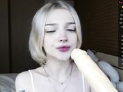 milinamarvelous Baby face girl suck huge dildo