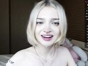 milinamarvelous Tiny teen girl shows pale ass 23112022