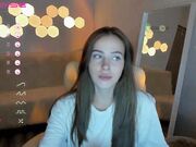 blackwidow22 Baby face girl shows tits on webcam 21112022