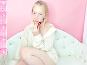 imsurprise2 Tiny pale girl shows ass on chaturbate dec-10