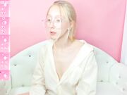 imsurprise2 Tiny pale girl shows ass on chaturbate dec-10