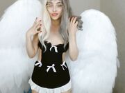 monrroe888 Newest cammodel showing boobs