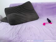 mayandherbaby Female cam slut fingering wet cunt 04-08-2023