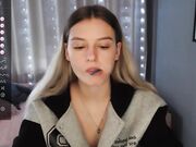 nensiloon September-20-2023 Candy show with teen babe