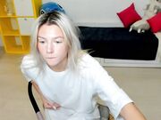 she_rry Hot young blonde showing ass 11-01-2023