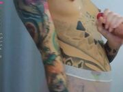 nickyneck - Free slobber show with tattooed girl