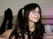 meadowthayer Pussy playing show with brunette slut 23-01-2024