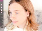 lynnatlee 28-05-2024 Very sexy teen girl shows her ass