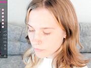 lynnatlee 28-05-2024 Very sexy teen girl shows her ass