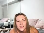 Recording show with sexy USA model parisbabyxox