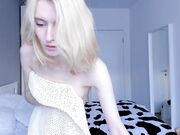 gin_yoon Recording of a show with a pale skinny model