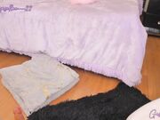 giselle_js - Zdeprawowana dziwka rucha się dwiema zabawkami