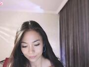 Chaturbate cute brunette layabae masturbates for 100 tks