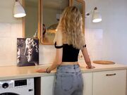 but_not_for_freeeeee New young webcam girl at chaturbate 11-04-2024