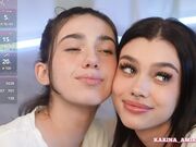 mystica_ Aufnahme eines Streams mit zwei kleinen Schlampen