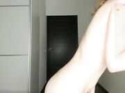 evkasuper New curly cam slut plays with clit