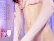 Minusvibe Stripchat skinny model playing with wet hole 12-24-2024